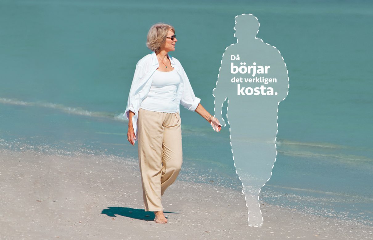 Kvinna promenerar ensam på stranden bredvid en silhuett av en man. Text i bild: Då börjar det verkligen kosta.